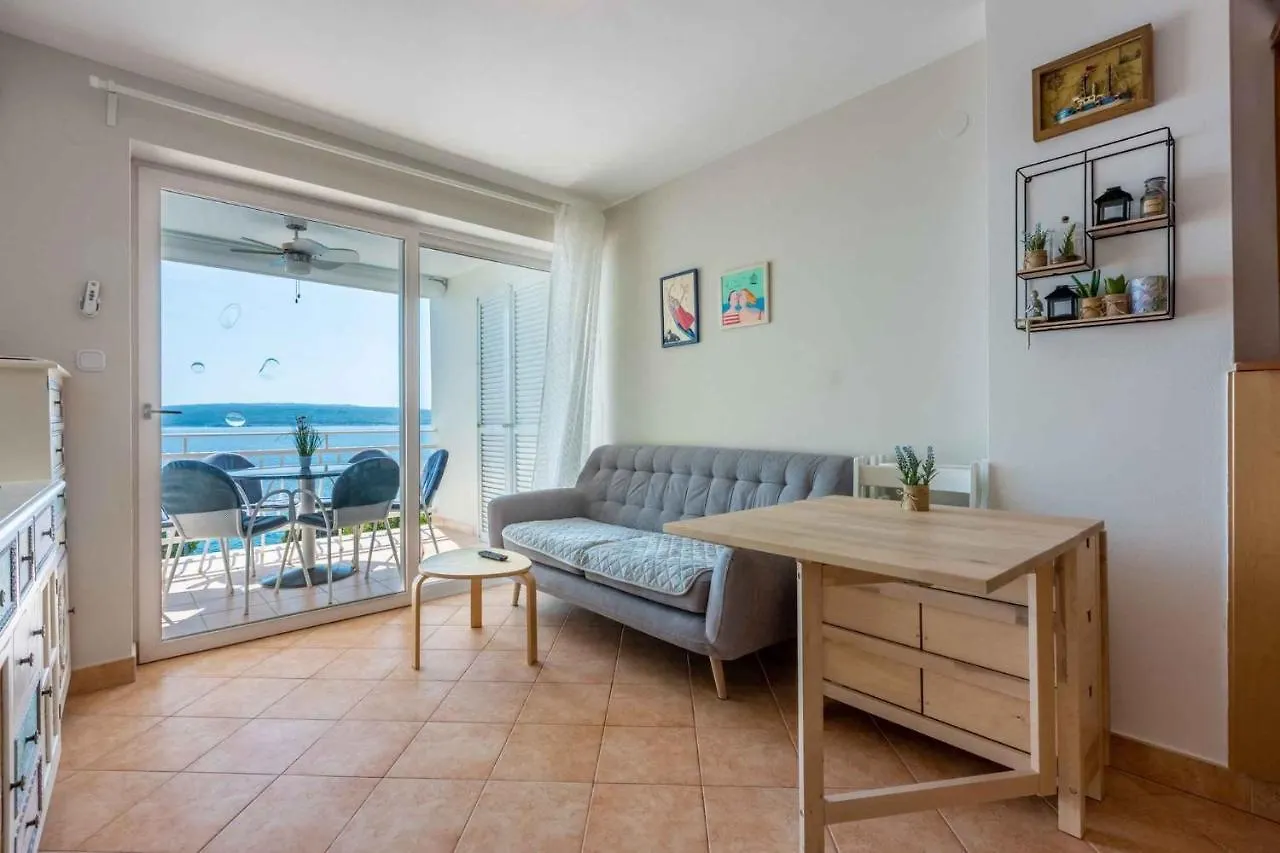 Apartment In Selce 42954